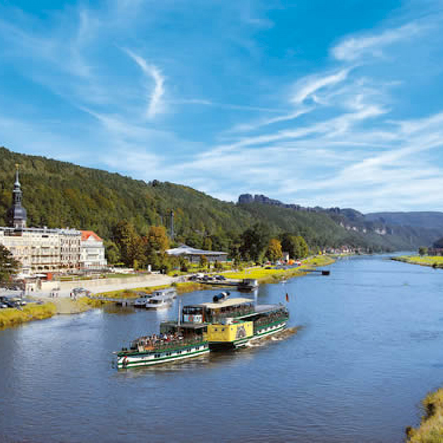 Bad Schandau, Historischer Raddampfer auf der Elbe