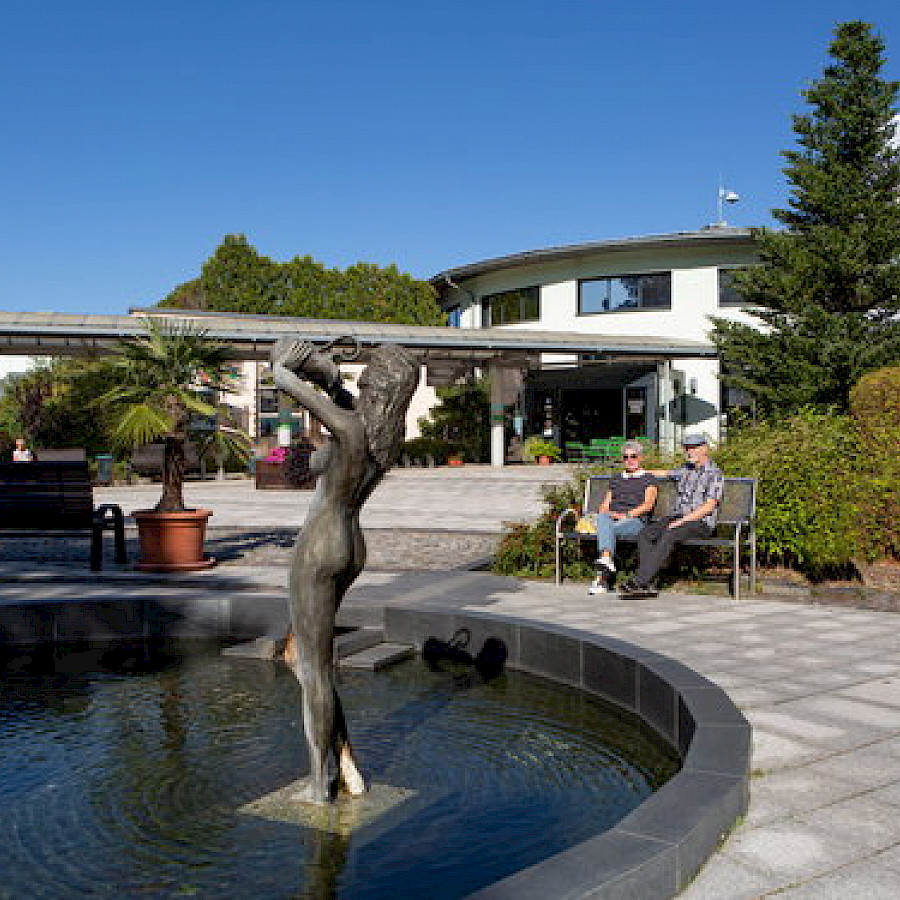 Vorplatz des Gesundheitsbades Actinon Bad Schlema