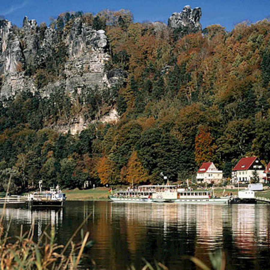 Kurort Rathen, Blick über die Elbe zur Bastei