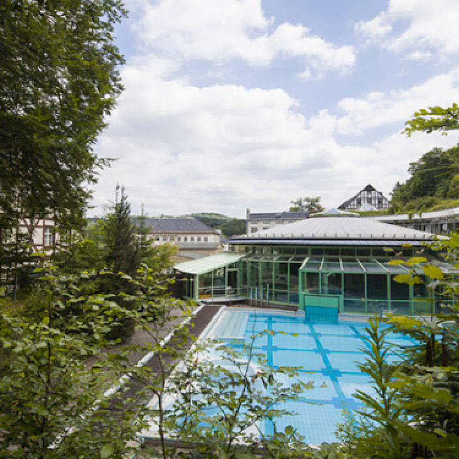 Thermalbad Wiesenbad, Außenansicht der Therme Miriquidi
