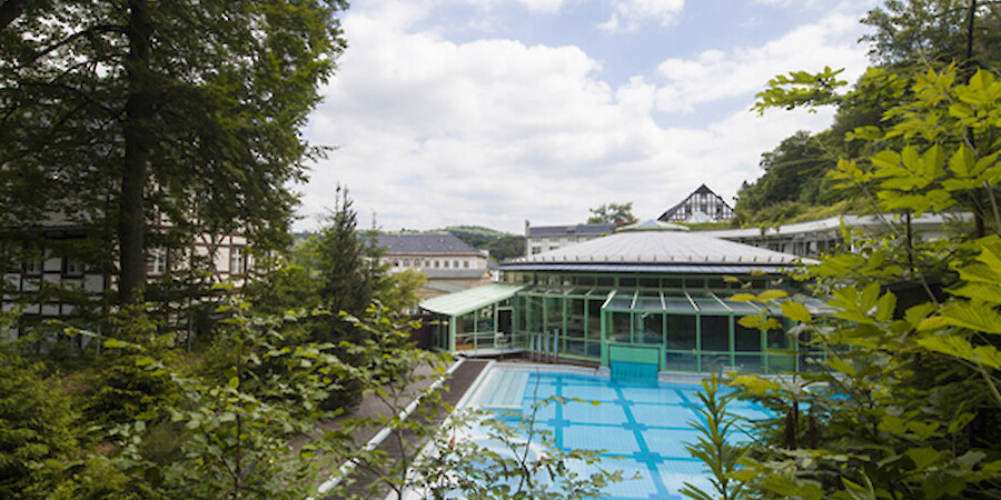 Thermalbad Wiesenbad, Außenansicht der Therme Miriquidi
