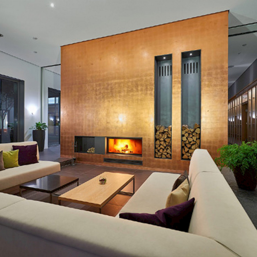 Hotel Elbresidenz an der Therme Bad Schandau, Foyer mit Kamin