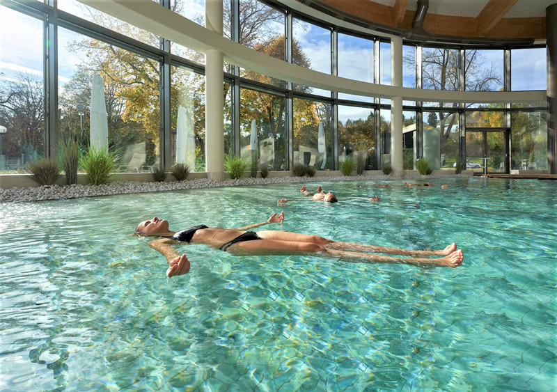Schweben in der Soletherme Bad Elster